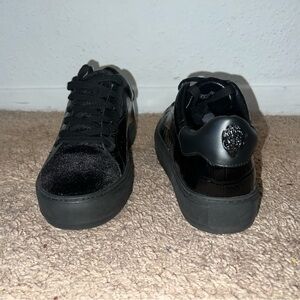 Kurt Geiger size 7. My son only used them for prom.